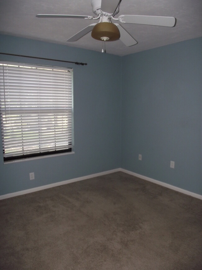 Building Photo - 3/2 house in convenient NW location!