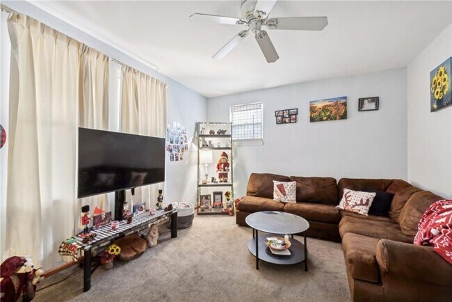 Building Photo - Bright and Roomy 6-Bedroom in McKees Rocks with Garage