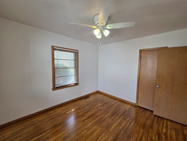 Building Photo - 4 Bedroom remodeled House Cedar Falls