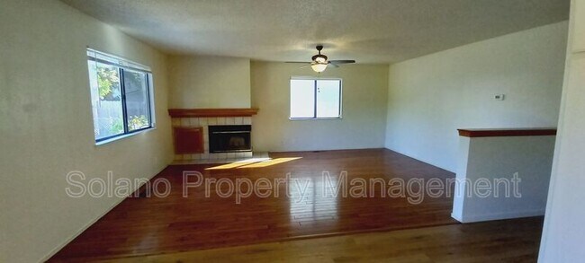 Building Photo - 3210 Mustang Cir