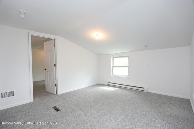 Building Photo - 17 Rear Chapel St