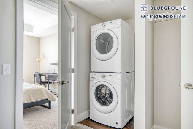 Building Photo - 985 Albion St