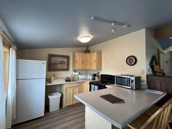 Building Photo - 439 S Tyler Ave