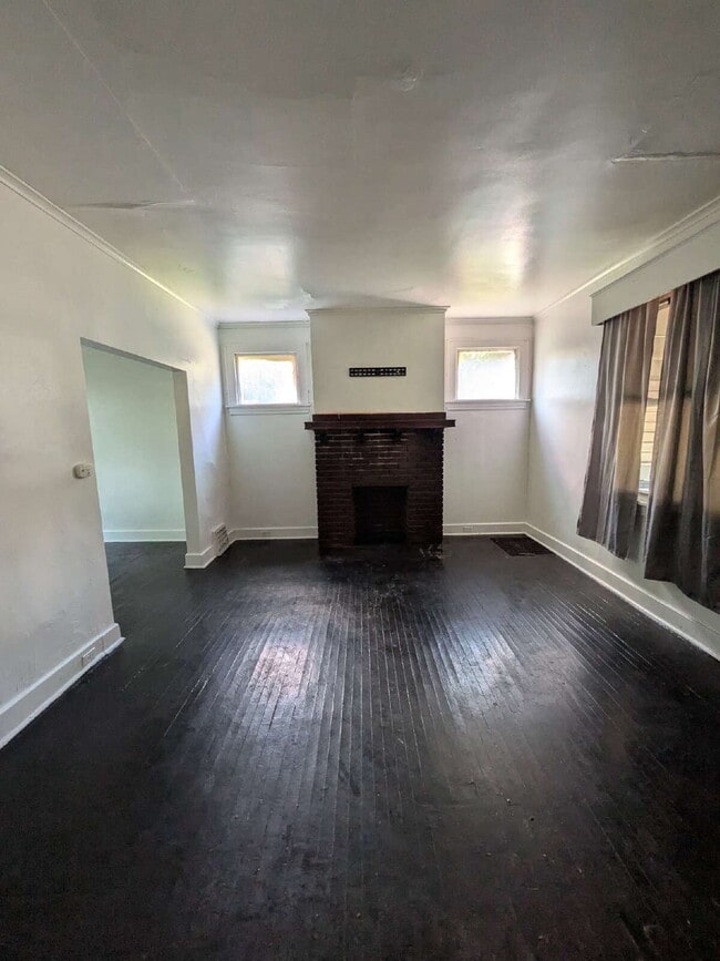 Building Photo - Section 8 approved 3 bed 1 bath home in McKeesport!