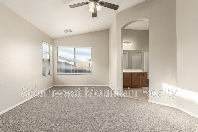 Building Photo - 1098 W Oak Tree Ln