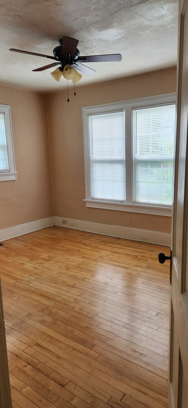 Larger of the 2 bedrooms - 2101 Ellis St