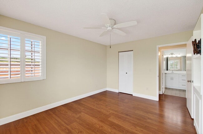 Building Photo - 157 Yacht Club Way