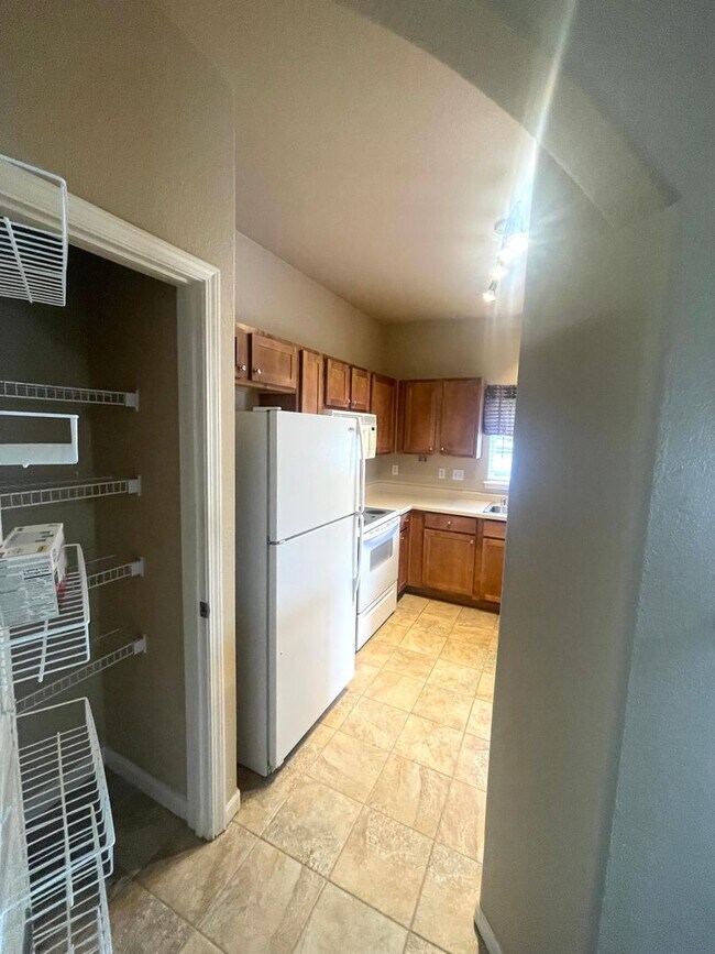 Building Photo - Discover Your Dream Lifestyle: Luxury Cond...