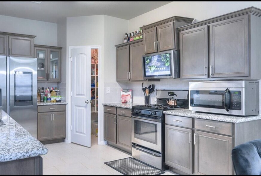 Building Photo - 5555 Casa Martin Dr