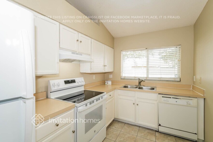 Building Photo - 1214 Blufield Ave