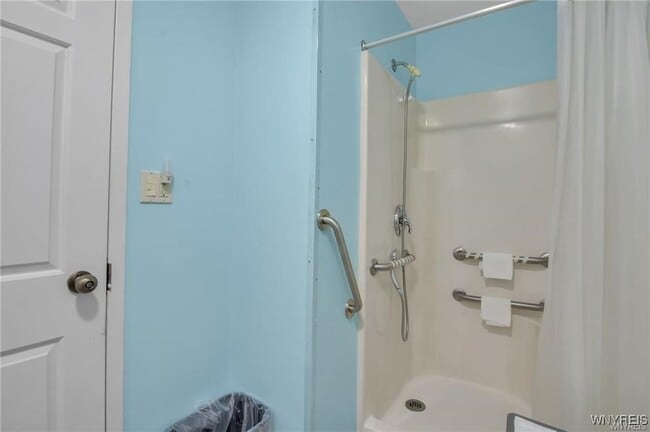 Building Photo - 459 E Oak Orchard St