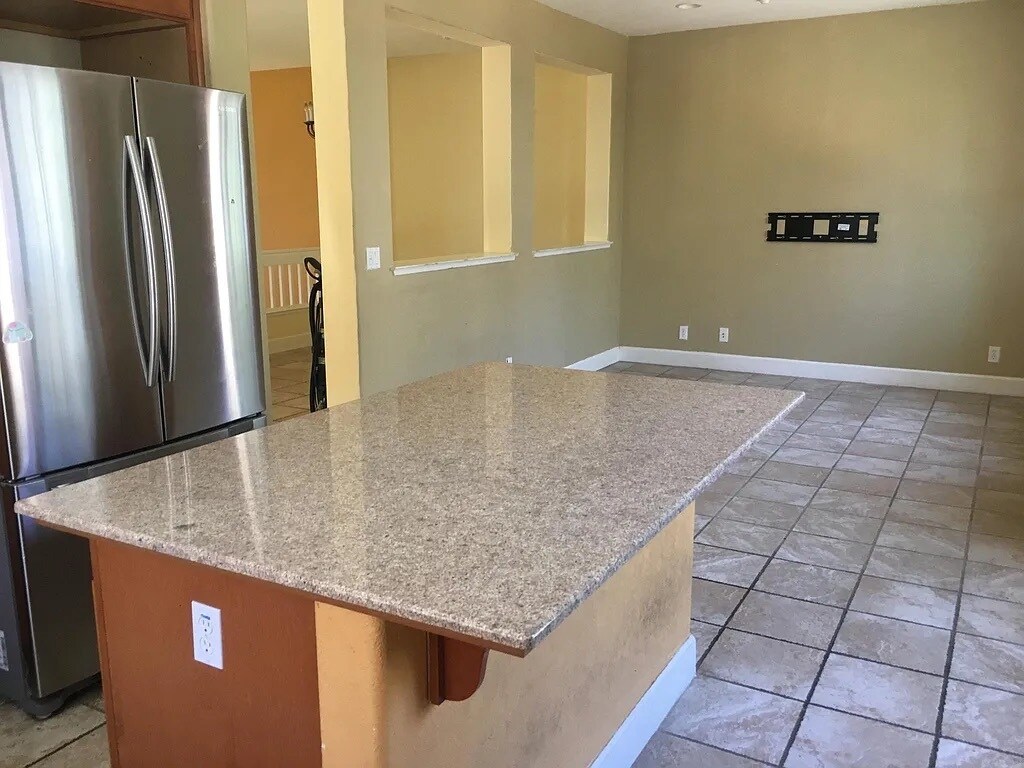 Building Photo - 1061 Pearl Terrace