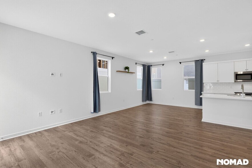 Building Photo - 26648 Jonquil Ave