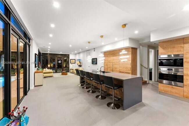 Building Photo - 7621 SW 59th Ct
