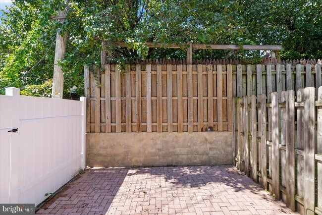 Building Photo - 104 N Patterson Park Ave