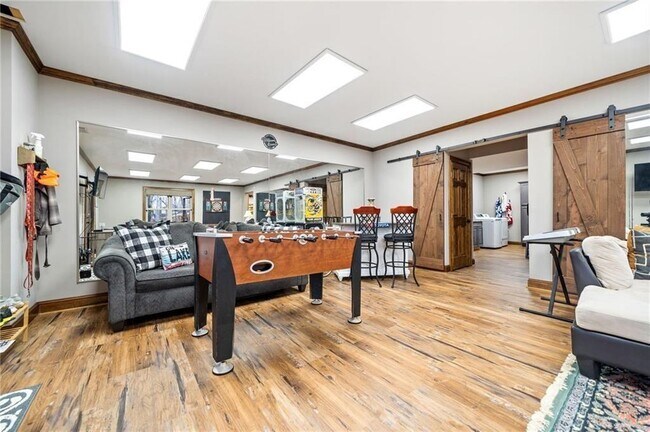 Building Photo - 5281 Laurel Ln