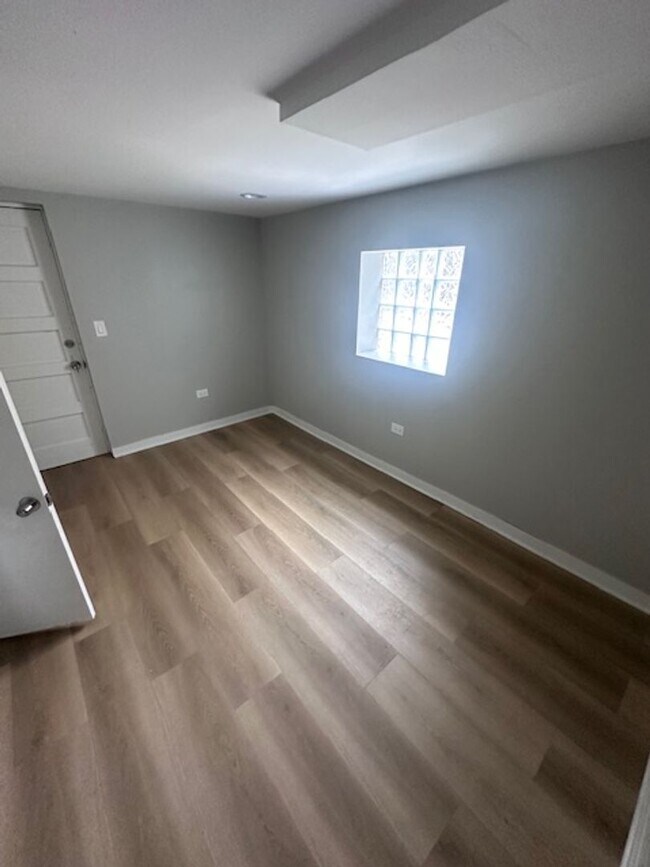 Building Photo - Midway 3 bedroom 2 bathroom House