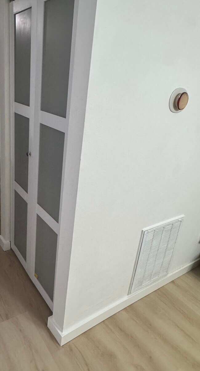 Building Photo - 116 Five Oaks Dr