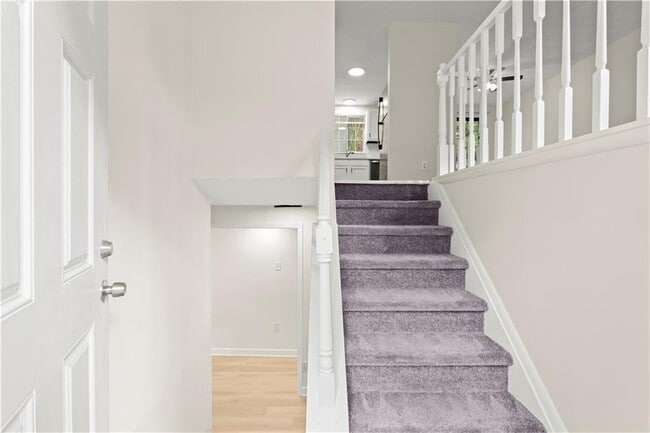 Building Photo - 2116 Scarbrough Rd