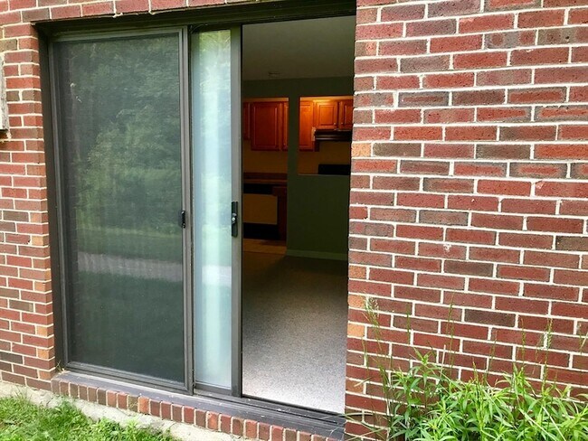 Building Photo - 384 Great Rd