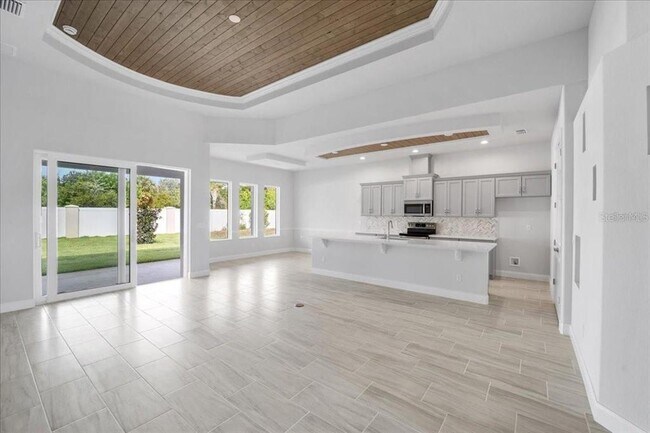 Building Photo - 60 Del Palma Dr