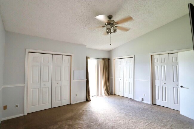 Building Photo - 2303 Seaside Dr