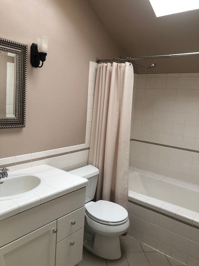 Building Photo - 3bd/2ba House in Leschi