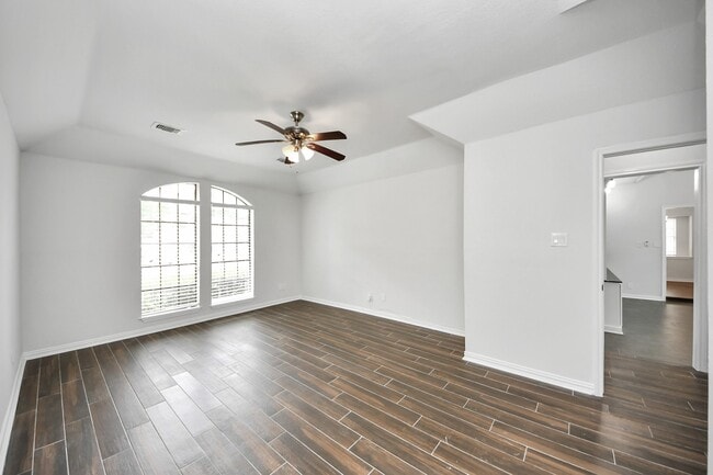 Building Photo - 5310 Oak Cove Dr