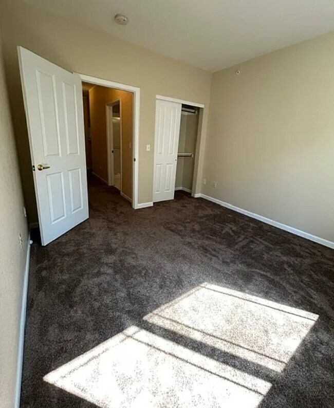Building Photo - 8465 S Holland Way