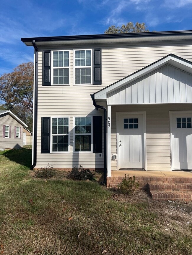 Building Photo - 505 E Mills Dr