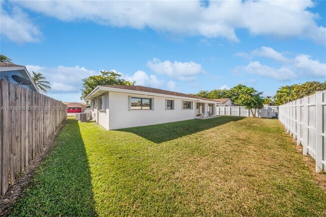 Building Photo - 14065 SW 48th Terrace