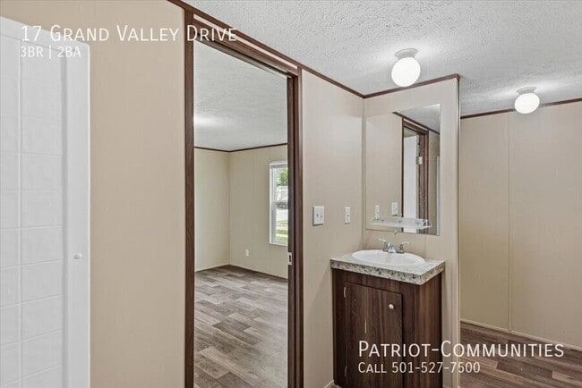 Building Photo - 17 Grand Valley Dr