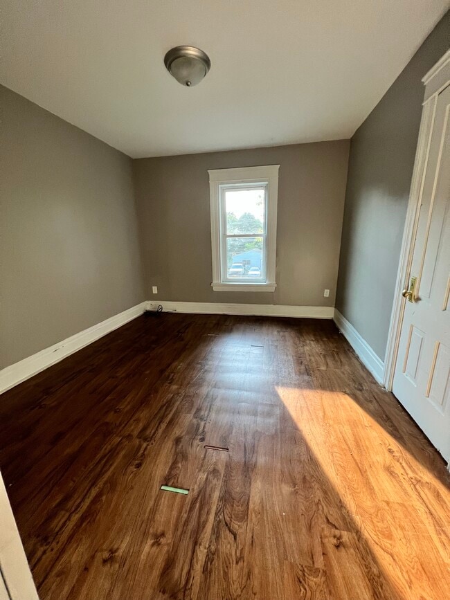 Building Photo - 634 Lansing St