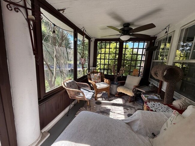 Building Photo - 2425 Demington Dr