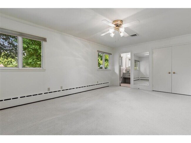 Building Photo - 6400 Greenbriar Ave