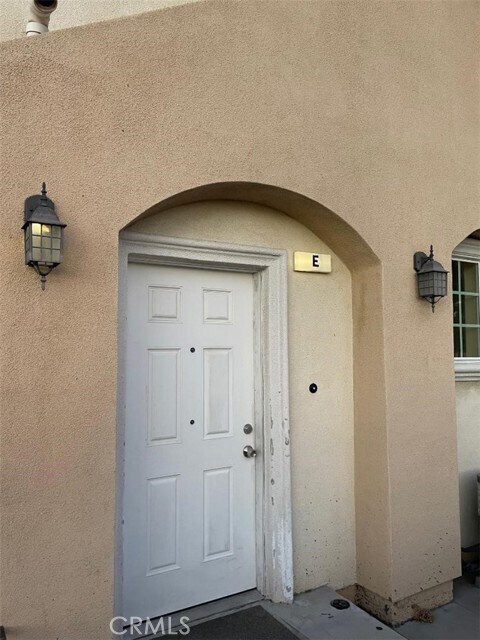 Building Photo - 926 W La Jolla St