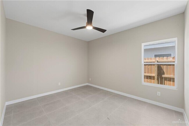 Building Photo - 12 Campeche Dr