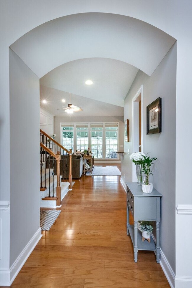 Building Photo - 4 Bedroom, 3.5 Bathroom Executive Home with Fenced Yard and 3 Car Garage.