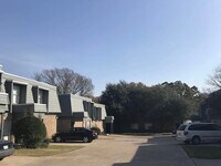 Building Photo - 1900 Sandy Ct