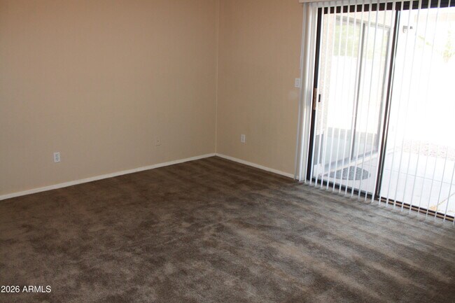 Building Photo - 921 S Val Vista Dr