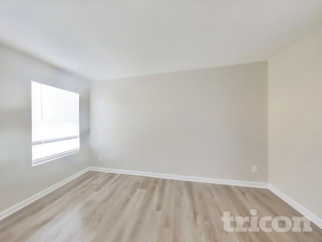 Building Photo - 6591 Anson Ct