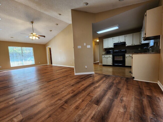 Building Photo - Maryville 37801- 3 bed 2.5 bath condo - call Tom Parry 865-607-3649