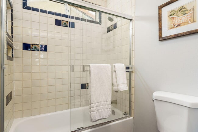 Building Photo - 53845 Avenida Alvarado