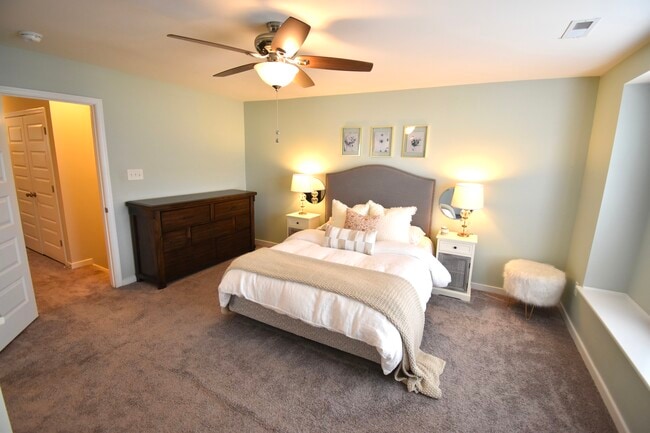 Building Photo - 8043 Rutland Village Dr