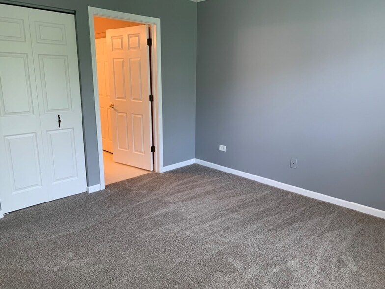 Building Photo - 1098 Camden Ct