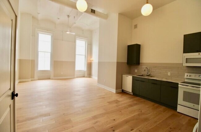 Building Photo - City Hall