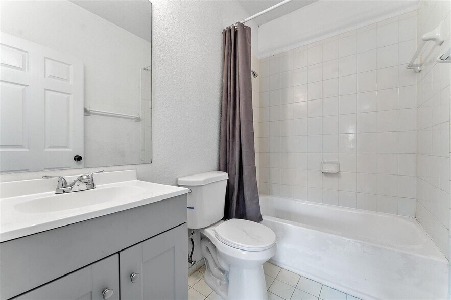 Building Photo - 1407 S Santa Catalina Cir