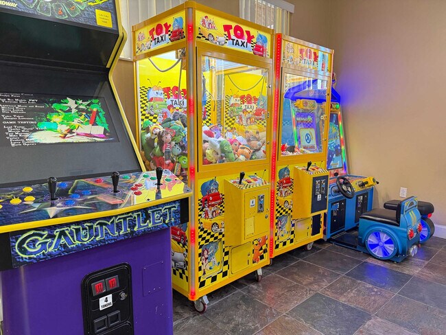 Building Photo - 4735 Vero Beach Pl