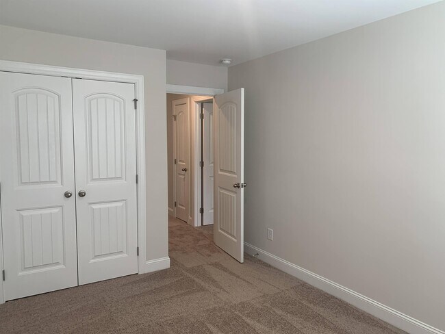 Building Photo - 6927 Eddy Point Ln