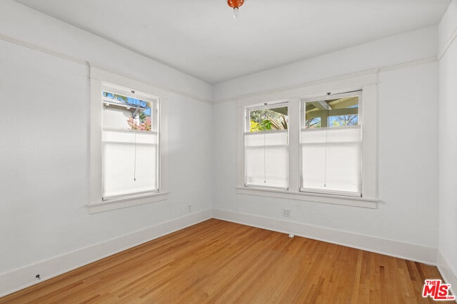 Building Photo - 813 Crestmoore Pl